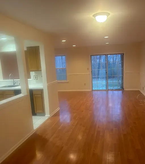 1079 Roseberry Ct — Photo 9