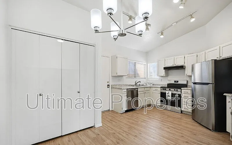 3 bed, 2.0 bath, 1246 sqft, $1,795 — Photo 3