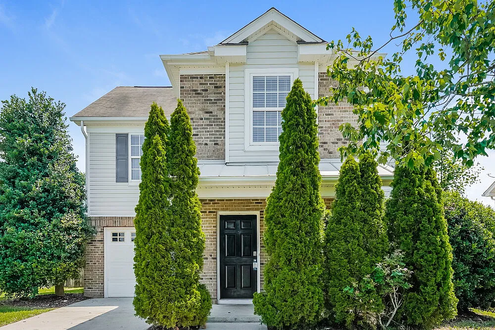 3 bed, 2.5 bath, 2037 sqft, $1,945 — Photo 1