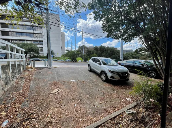 710 E Dean Keeton St APT 104, Austin, TX 78705