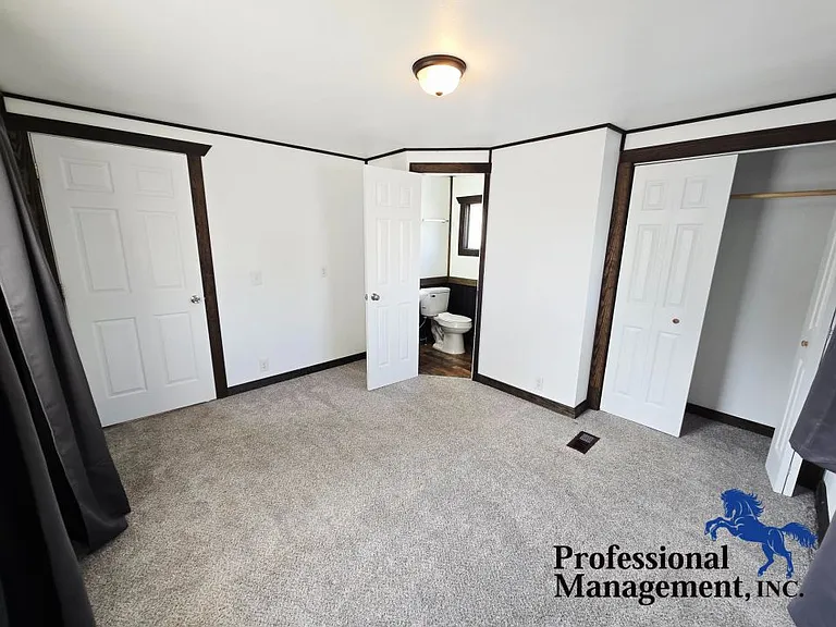 431 Badger Sq — Photo 4