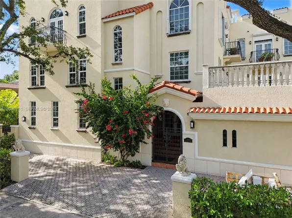 111 Edgewater Dr APT 3B, Coral Gables, FL 33133