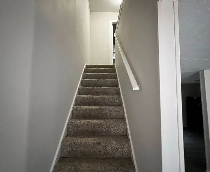 369 Freeport Dr — Photo 2