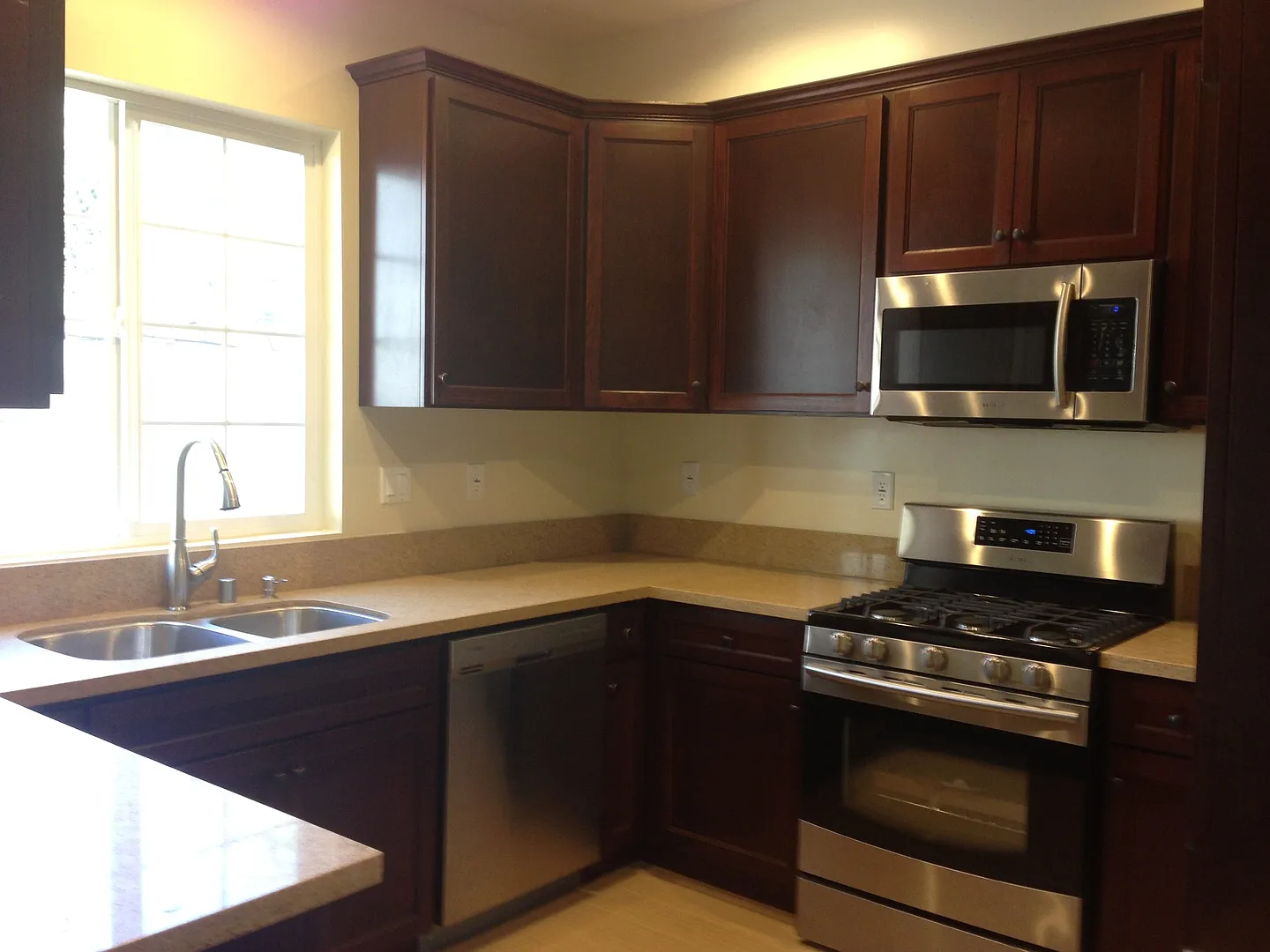 Sylvan St. Apartments_ 14639 Rentals — Photo 2
