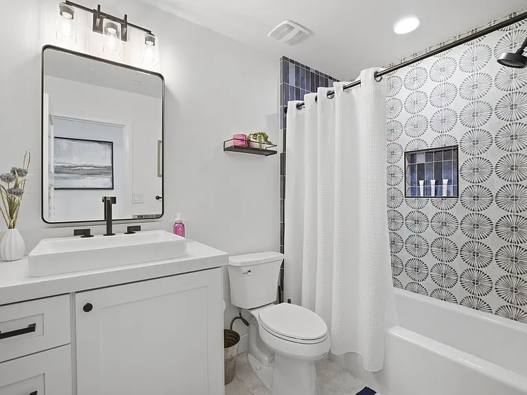 8401 E Cortez St — Photo 32