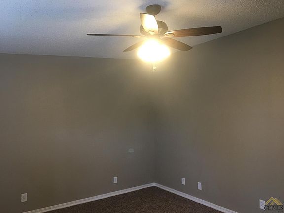 3rd image of 895 Oakmont St