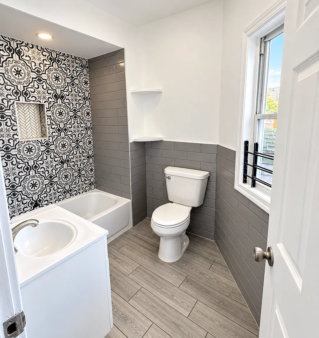 209 12th Avenue - 3rd Floor — Photo 4