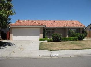 5582 W Beechwood Ave, Fresno, CA 93722