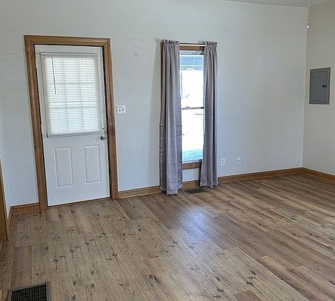 5th image of 601 E Hackberry Street