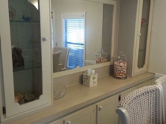 Built in mirrored hutch