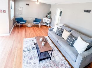 1501 Pinetree Ln, Saint Louis, MO 63119