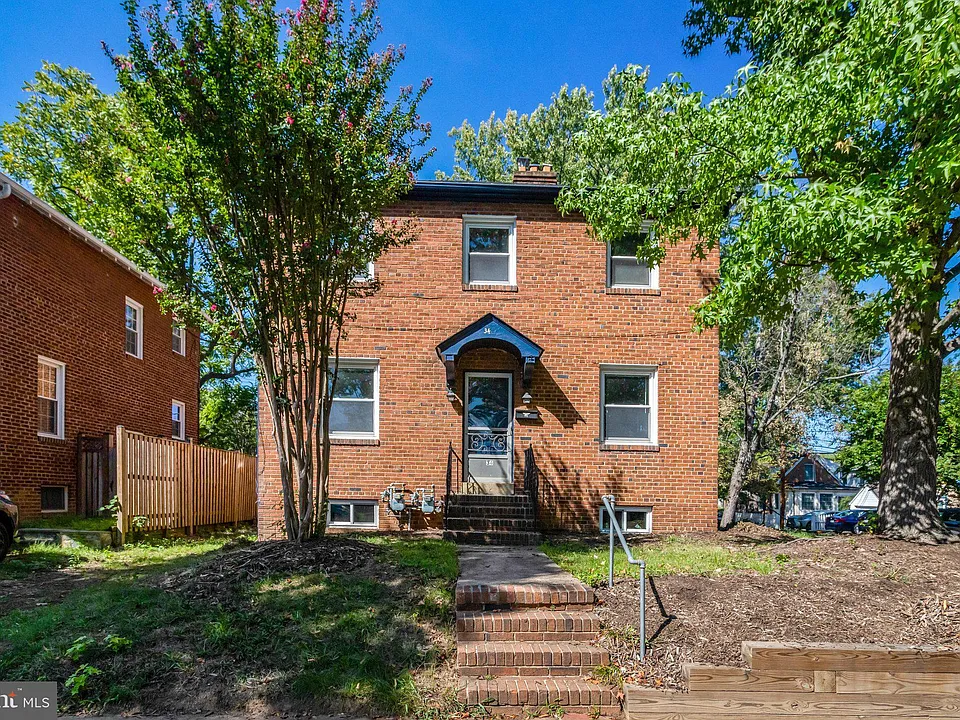 34 E Walnut St