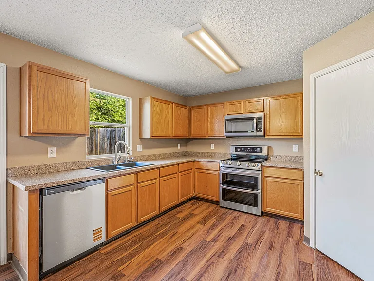 5237 Bedfordshire Dr — Photo 7