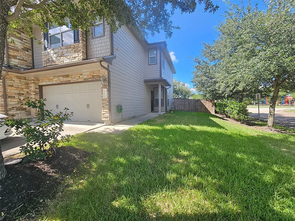 3217 Victorian Manor Ln