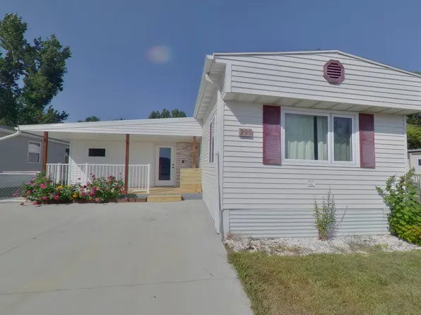 206 S Prairie Ln, Mandan, ND 58554