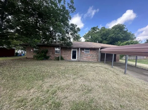1504 Martha St, Bowie, TX 76230