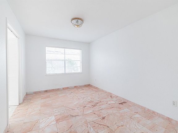 5th image of 13911 Locke Ln