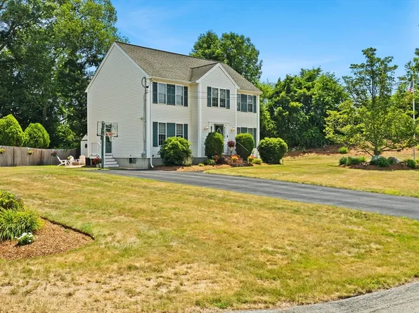 112 Village Gate Dr, Bridgewater, MA 02324