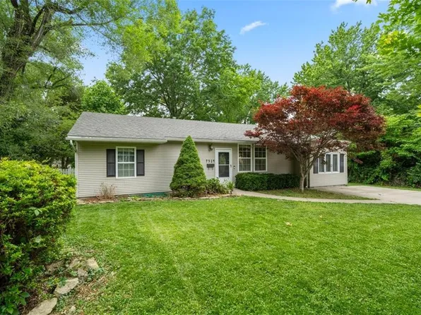 7514 Hadley St, Overland Park, KS 66204