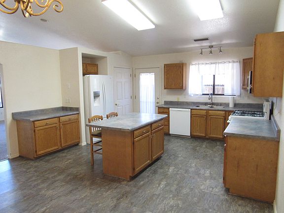 5th image of 209 N Heritage Ln