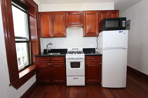 Rented by Dynamik Realty | media 19