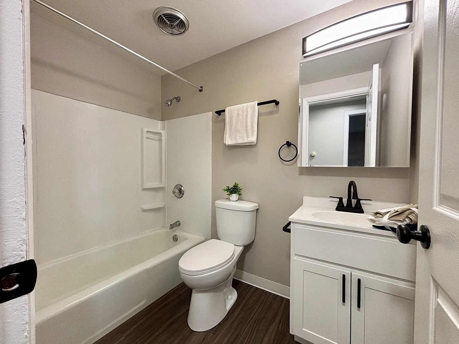 Capitol View Apartments — Photo 4
