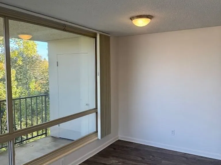 Four Seasons - 1 Bedroom Units available with amazing views by the water. Parking spots available! — Photo 16