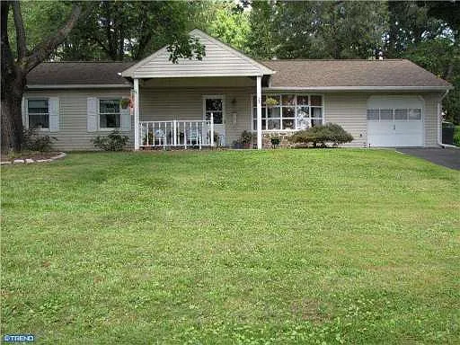 23 Hellberg Ave photo 1