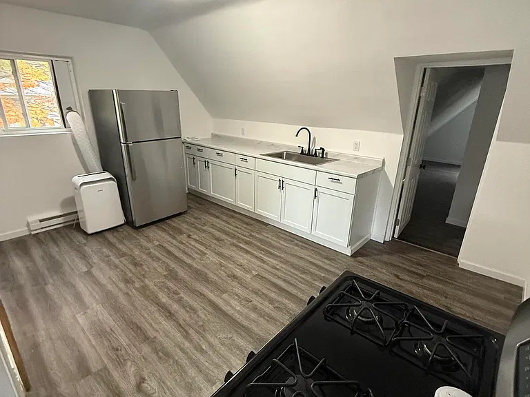 1359 Oakes St #1/2 — Photo 3