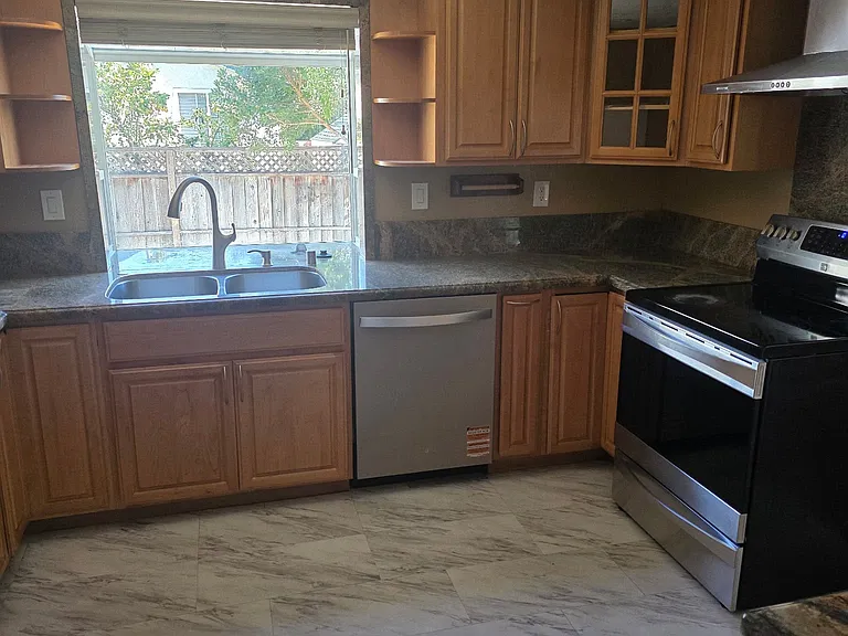 1135 Bennett Ct — Photo 5