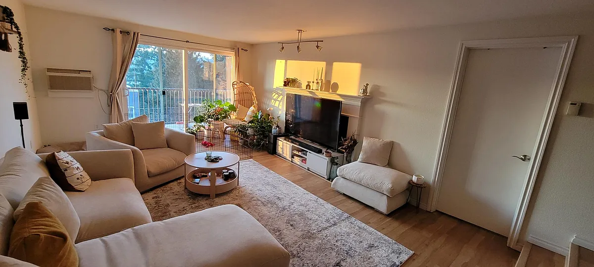 Living Room (2) - 2253 Gilman Dr W #301