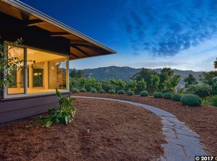 10 Bobolink Rd, Orinda, CA 94563