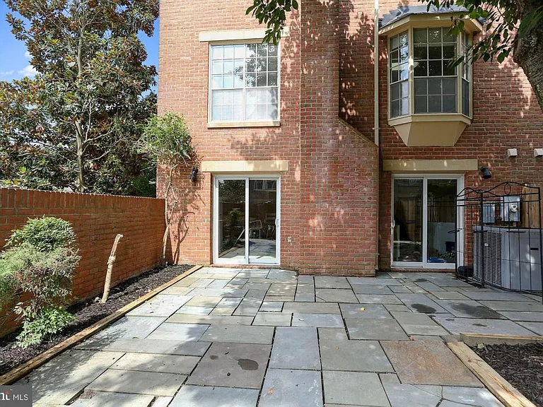 1454 McLean Mews Ct — Photo 3