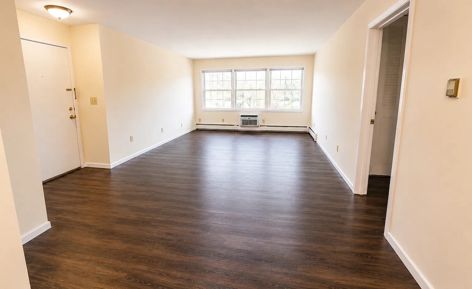 Highland Court Apartments — Photo 2