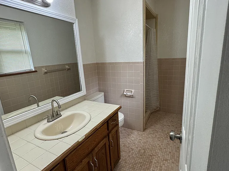 1230 S Sherman Ave — Photo 14