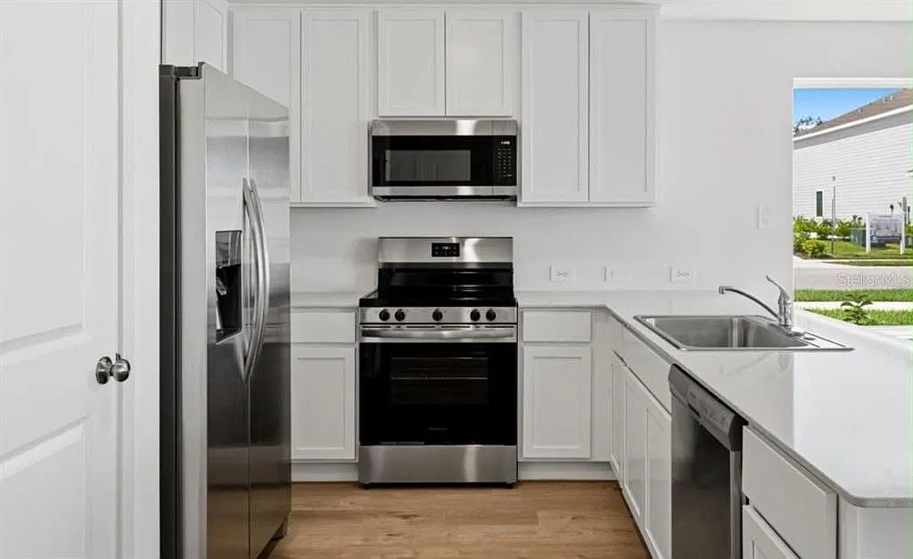3 bed, 2.5 bath, 1460 sqft, $1,950 — Photo 3