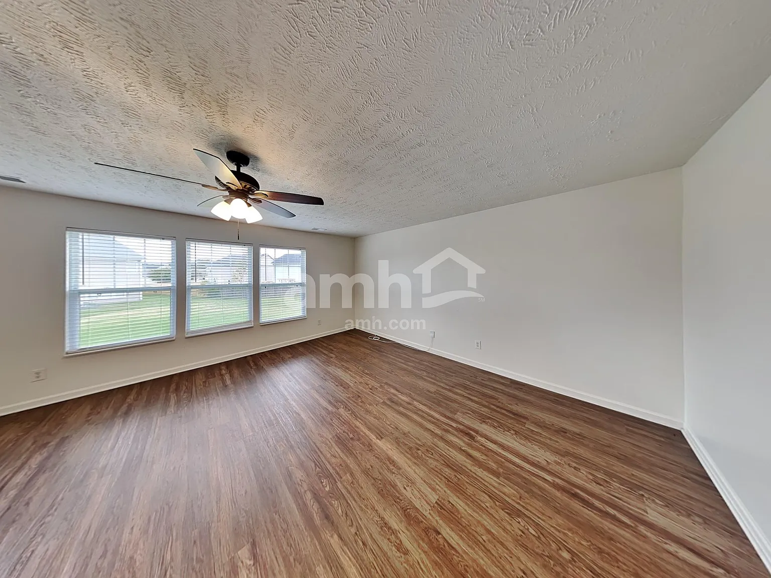 4 bed, 2.5 bath, 2651 sqft, $2,465 — Photo 4