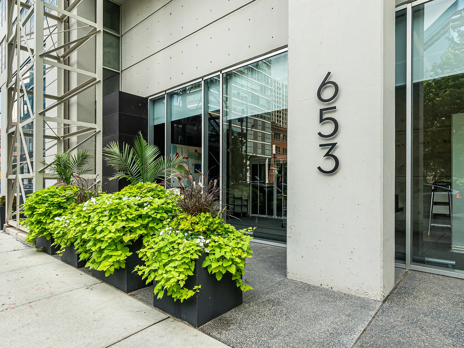 1 bed, 1.5 bath, 864 sqft, $3,000 — Photo 3