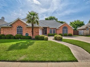 7340 Hidden Oaks Dr, North Richland Hills, TX 76182