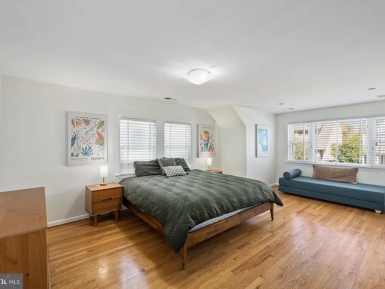 1604 N Edgewood St — Photo 35