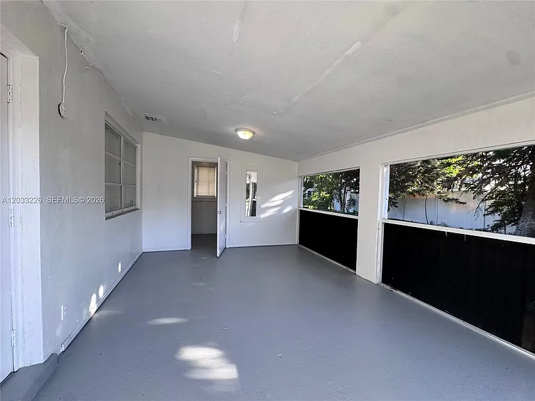 7900 NW 16th St — Photo 15