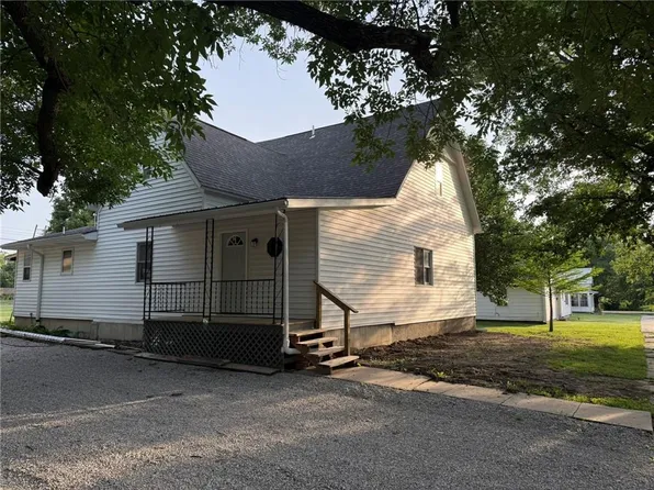 915 Des Moines St, Burlington, KS 66839