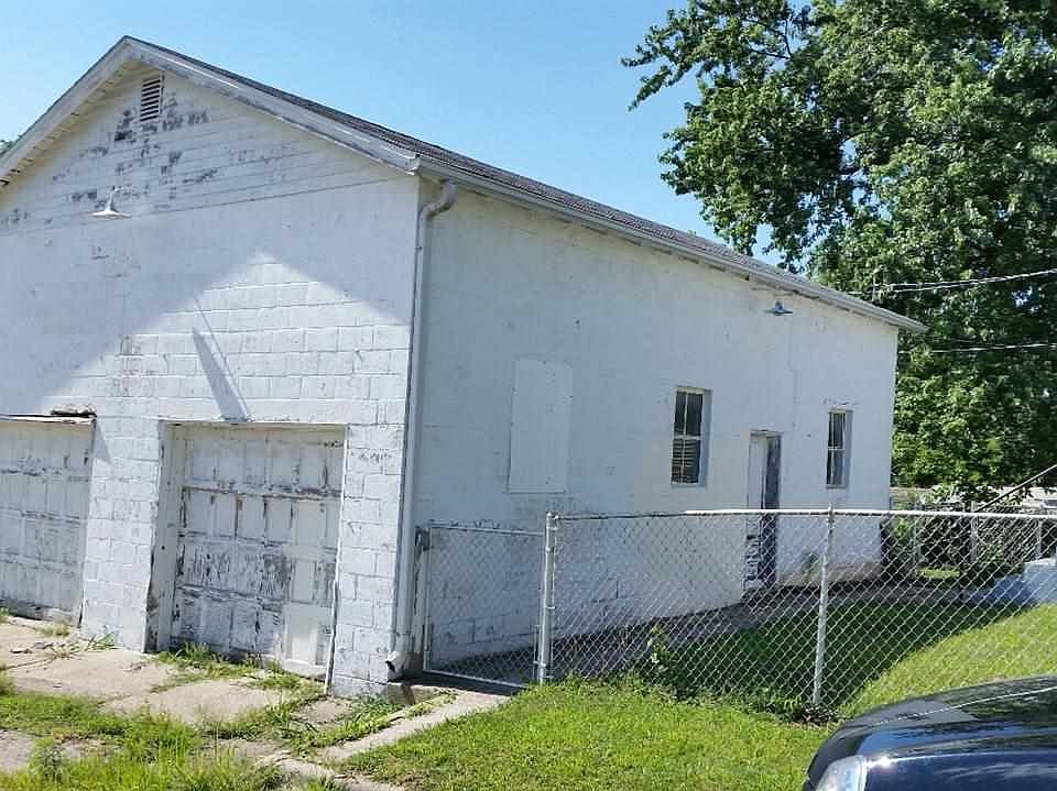 2nd image of 823 SE 1st St