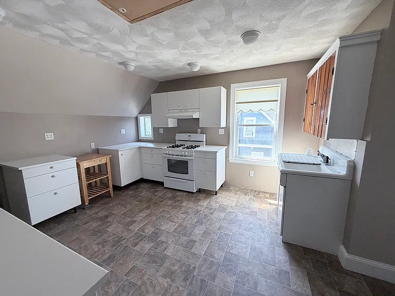 41 Winthrop St #3 — Photo 7