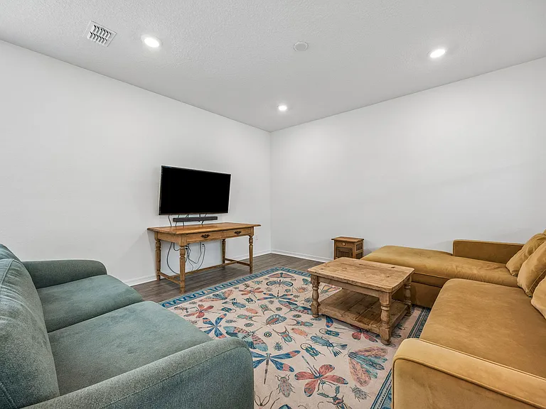 236 Hawthorn Park Cir — Photo 10