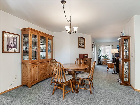 5th image of 405 Summit Ridge Dr