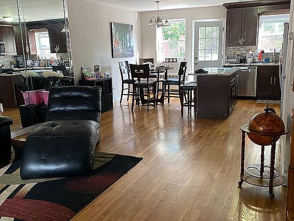 2nd Flr living room area 