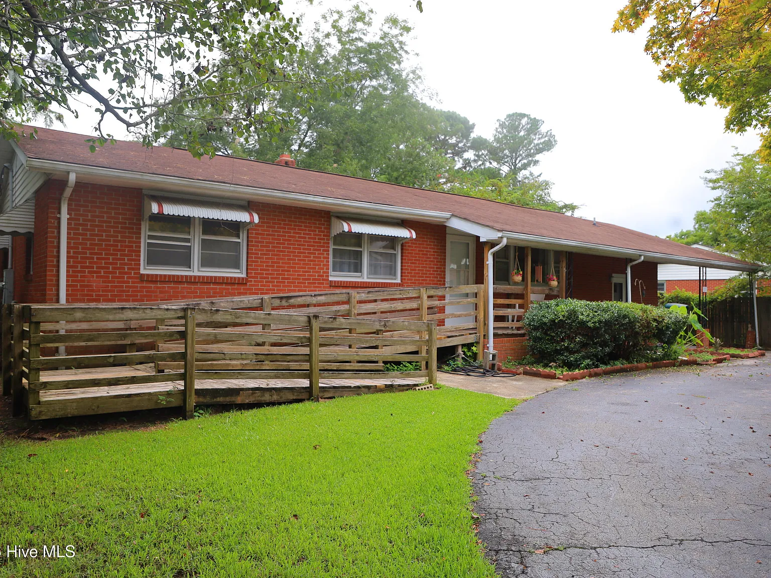 3 bed, 1.5 bath, 1400 sqft, $1,495 — Photo 2