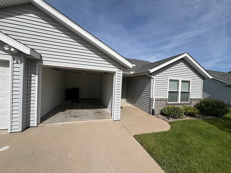 503 Larkspur Ln — Photo 13