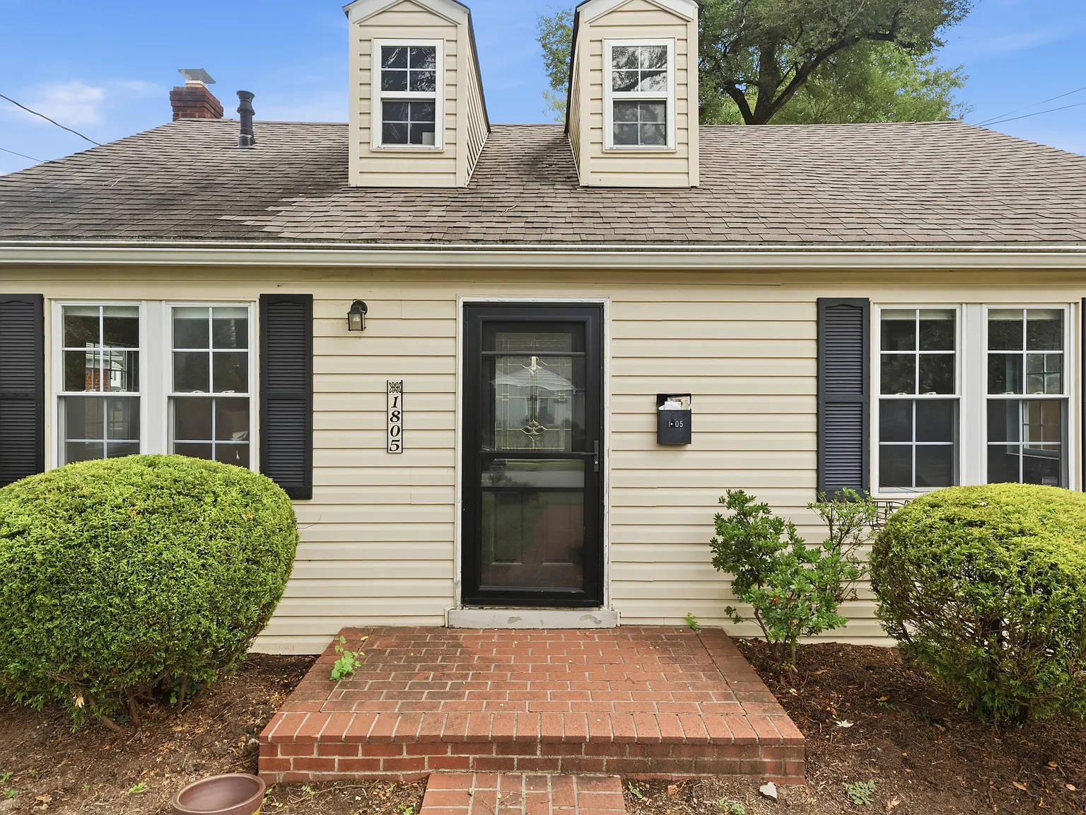 4 bed, 2.0 bath, 1501 sqft, $4,200 — Photo 4